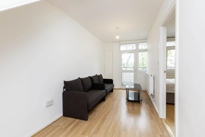 			NEW INSTRUCTION!, 4 Bedroom, 1 bath, 1 reception Flat			 Hilldrop Road, Tufnell Park